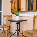 Bougainvillea Tree House Holiday home *
