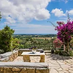 Bougainvillea Tree House Chavriata