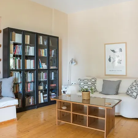 Bougainvillea Tree House Casa vacanze Chavriáta