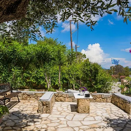 Bougainvillea Tree House Casa vacanze *
