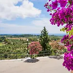 Nyaraló Bougainvillea Tree House