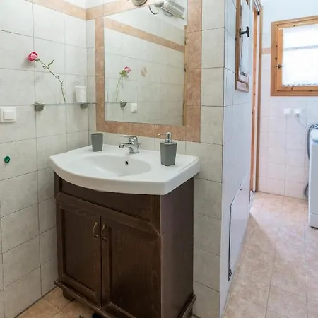 Bougainvillea Tree House Vakantiehuis