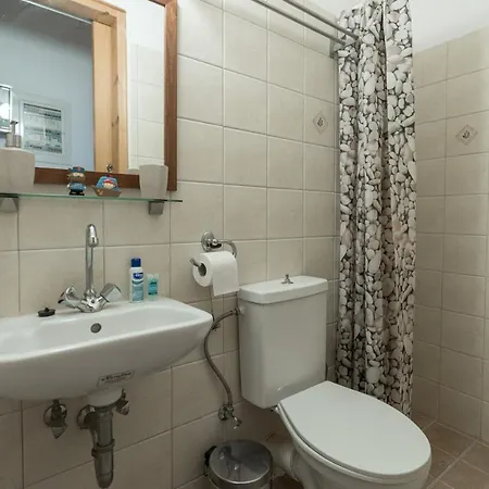 Bougainvillea Tree House Сasa de vacaciones Chavriáta