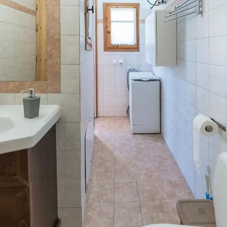 Bougainvillea Tree House *