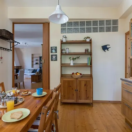 Сasa de vacaciones Bougainvillea Tree House *