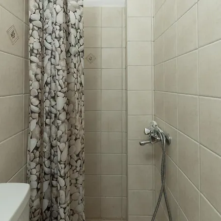 Bougainvillea Tree House Сasa de vacaciones Chavriáta