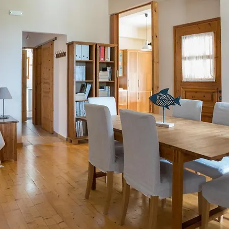 Сasa de vacaciones Bougainvillea Tree House Chavriáta