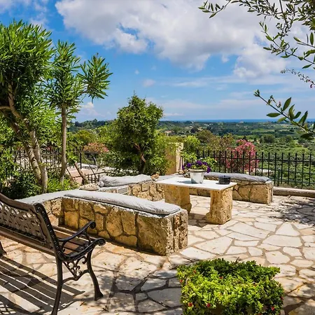 Сasa de vacaciones Bougainvillea Tree House