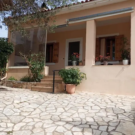 Дом отдыха Bougainvillea Tree House Chavriata