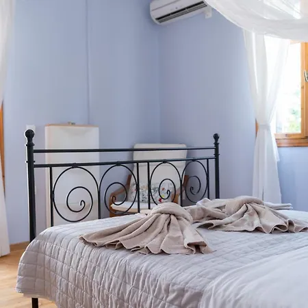 Bougainvillea Tree House Semesterbostad *