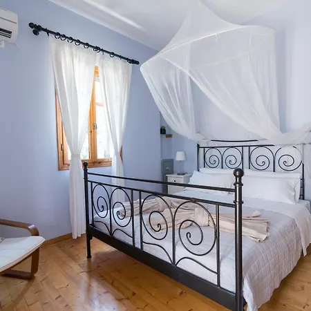 Semesterbostad Bougainvillea Tree House