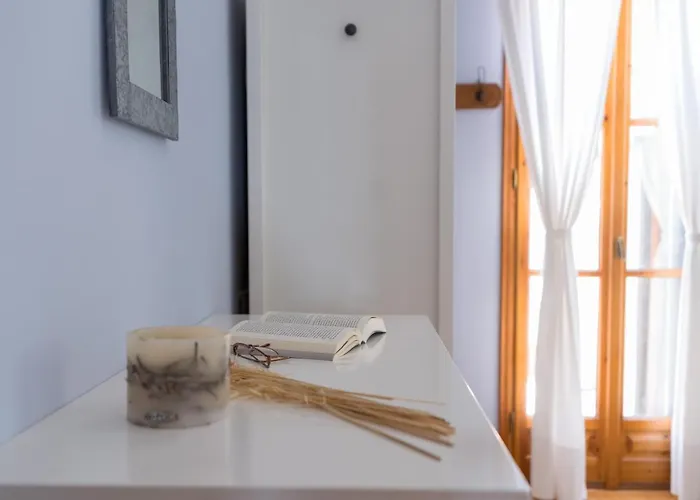 Semesterbostad Bougainvillea Tree House *