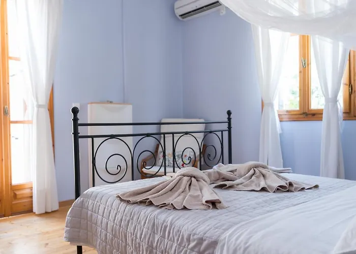 Bougainvillea Tree House Semesterbostad *