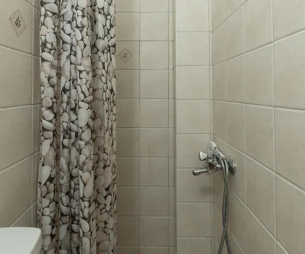 Bougainvillea Tree House Semesterbostad Chavriáta