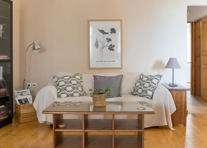 Bougainvillea Tree House * Chavriáta