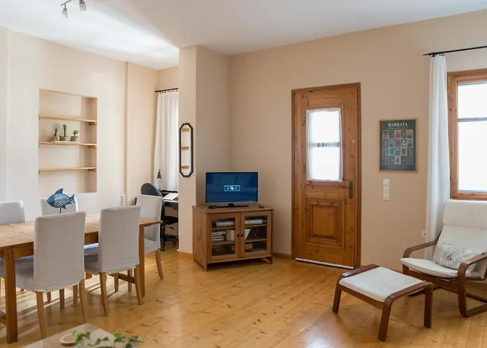 Bougainvillea Tree House Semesterbostad Chavriáta