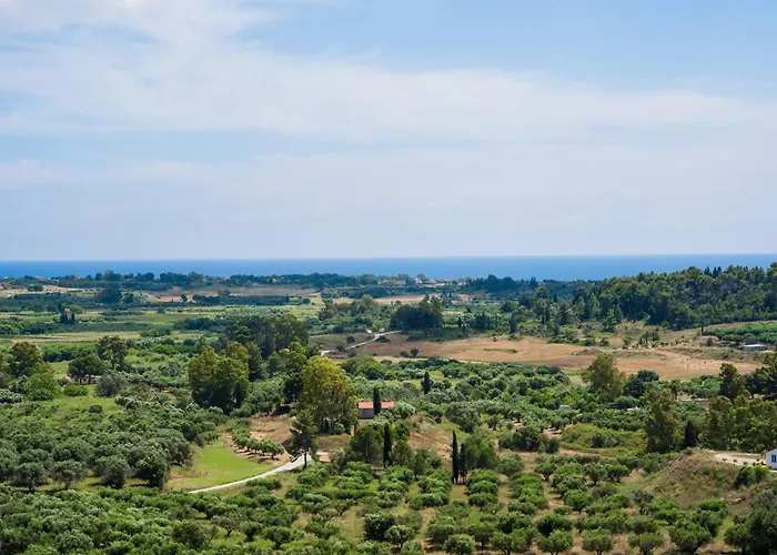Semesterbostad Bougainvillea Tree House *