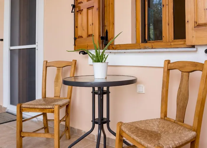 Bougainvillea Tree House Semesterbostad *