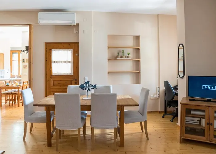 Bougainvillea Tree House Semesterbostad *