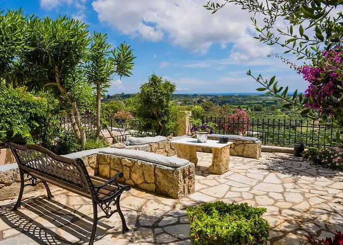 Semesterbostad Bougainvillea Tree House